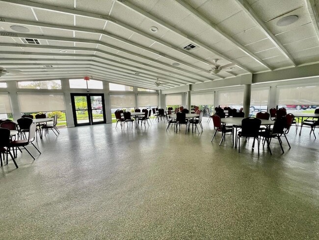 Building Photo - 408 Pine Glen Ln