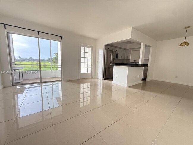 Building Photo - 2431 SW 82nd Ave