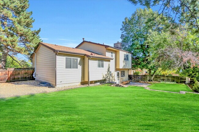 Building Photo - "Spacious 4-Bedroom Haven with 3 Full Baths in Aurora's Heart – 2068 Sq Ft of Comfort!"