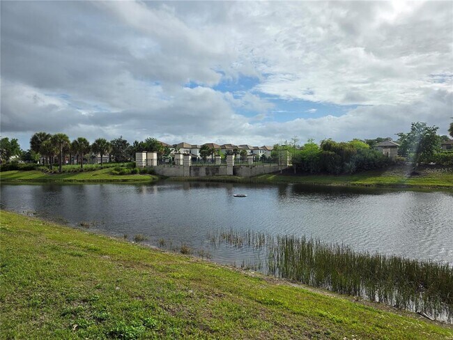 Building Photo - 2372 Shadowland Lp