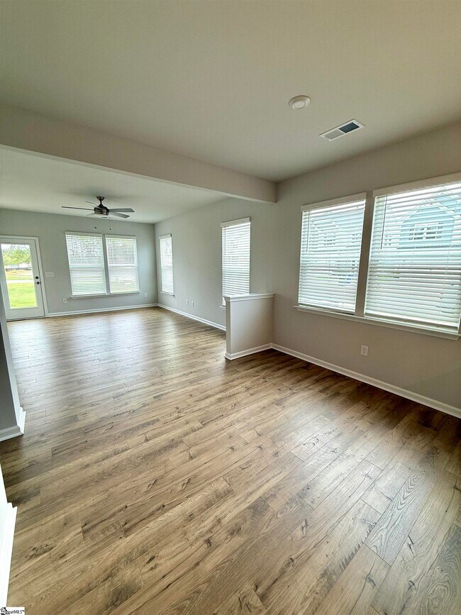 Building Photo - 141 Gervais Cir