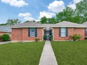 Building Photo - 510 Strata Dr