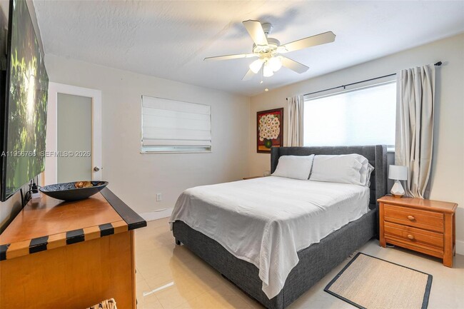 Building Photo - 8761 Ridgeland Dr