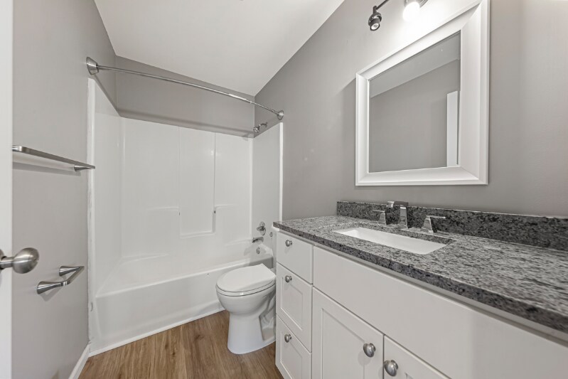 Building Photo - 1402 Division St W