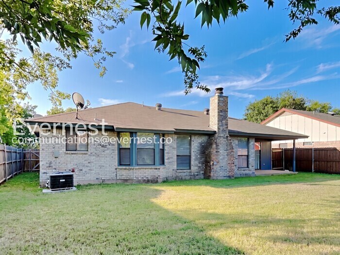 Building Photo - 1800 Willow Vale Dr