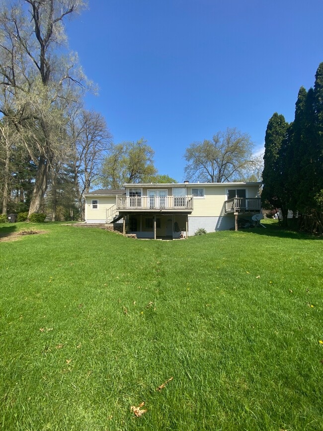 Building Photo - 3634 Roosevelt Cir