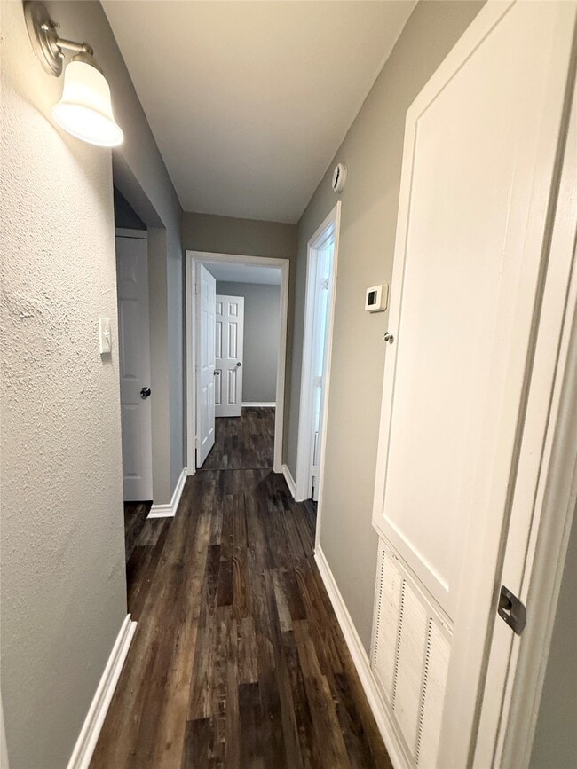 Building Photo - 3643 N MacGregor Way