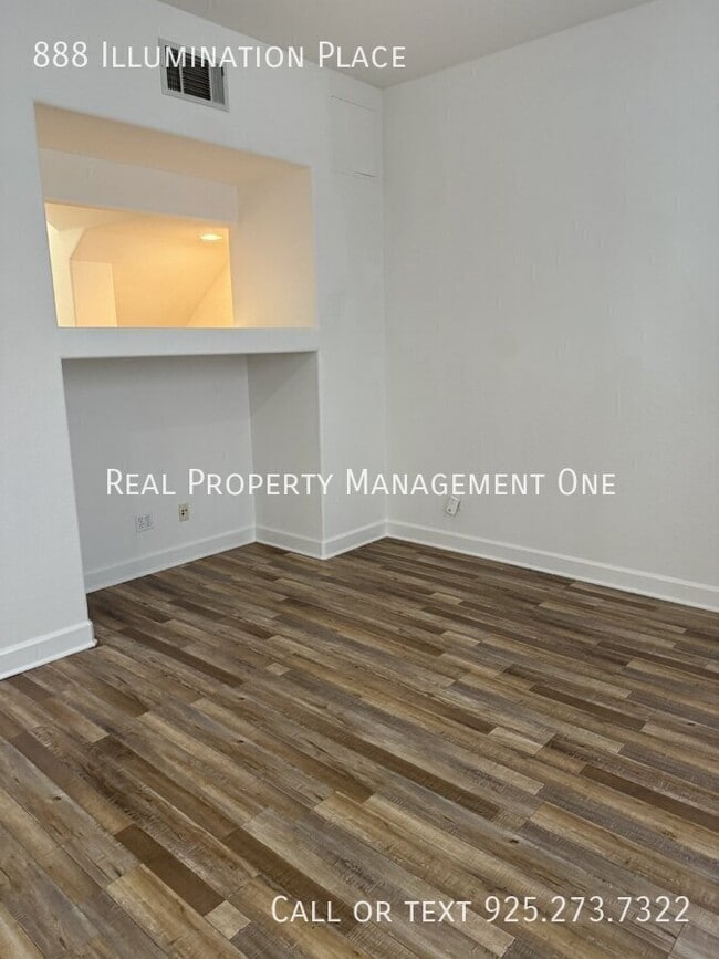 Building Photo - 888 Illumination Pl