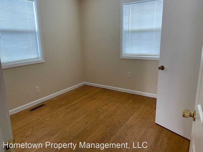 Building Photo - 4 br, 1 bath House - 3500 Elm St