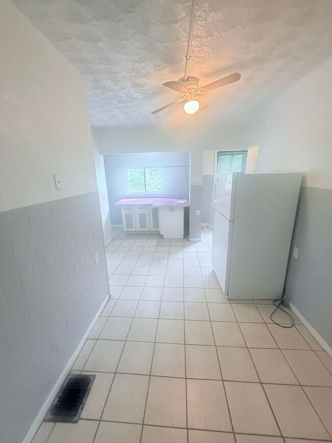 Building Photo - 1563 E 47th St