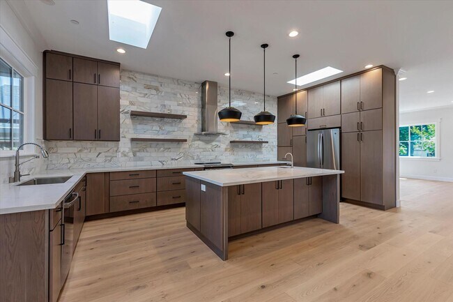 Building Photo - Newer High-Tech Home | Top Schools | Great...