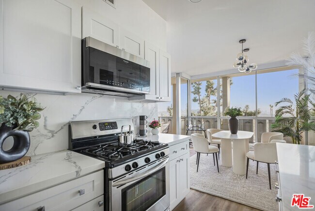 Building Photo - 4455 Los Feliz Blvd