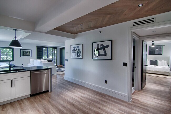 Building Photo - 2770 Polo Island Dr