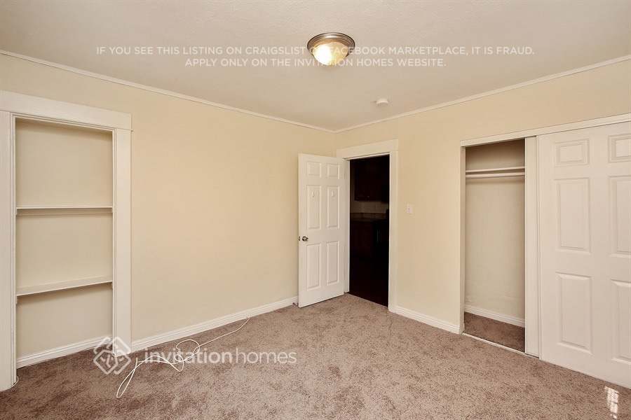 Building Photo - 1522 W 60th St