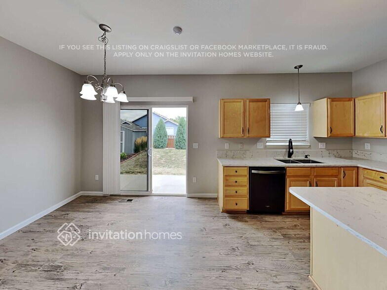 Building Photo - 366 Emerald St