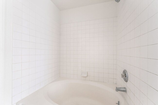 Building Photo - 505 Escoto Pl