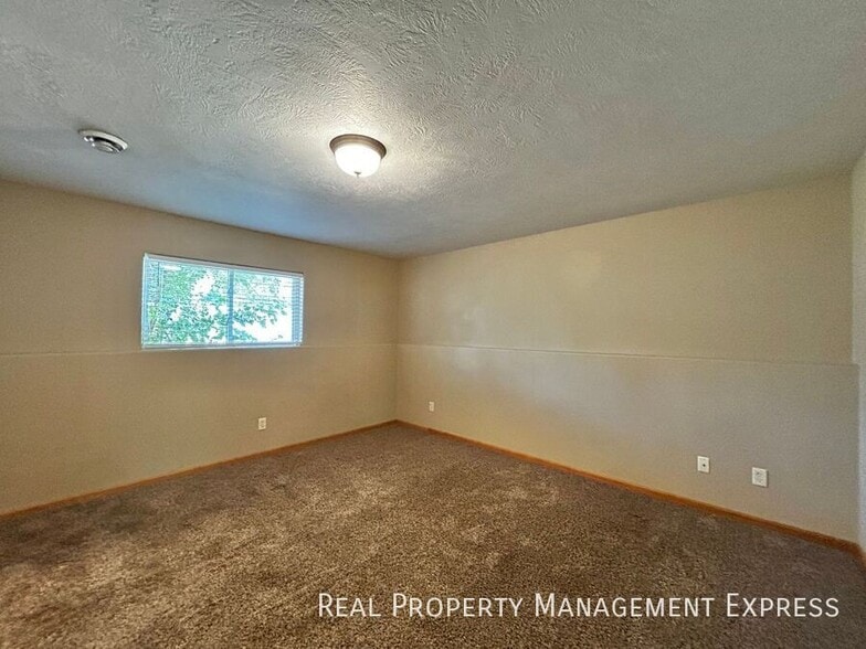 Building Photo - 7636 S Rose Crest Ct