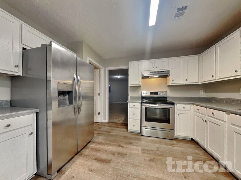 Building Photo - 3845 Forsythia Way