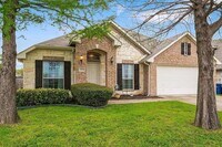 Building Photo - 3404 Oleander Dr