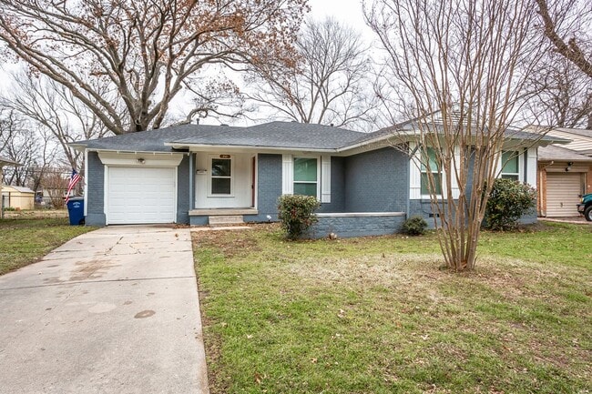 Building Photo - Updated 3 Bedroom, 1 Bath Home in Casa View