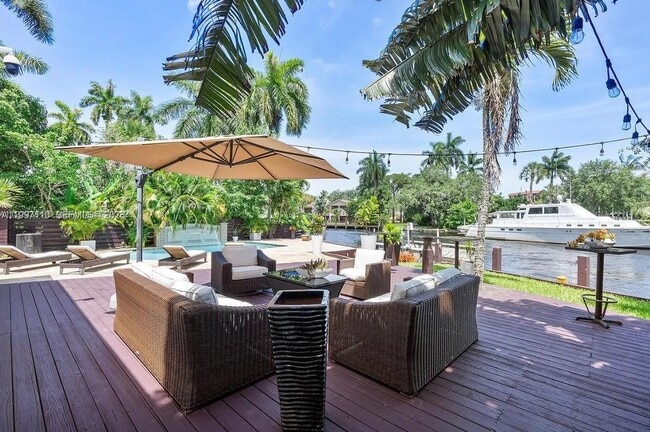 Building Photo - 800 SW 12th Ave