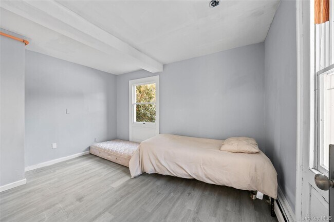 Building Photo - 996 Haverstraw Rd