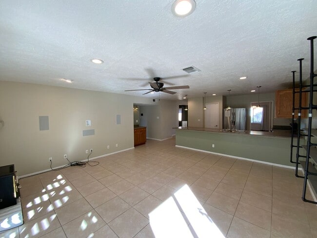 Building Photo - 4 Bedroom with Office Single Story Home Av...