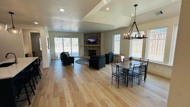Building Photo - CORPORATE LEASE!!! Attn traveling nurse, executives, etc 4/3/2