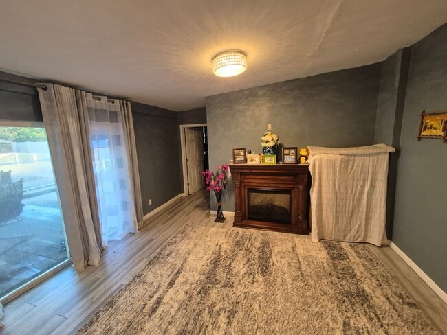 Building Photo - 65 Miriam Dr