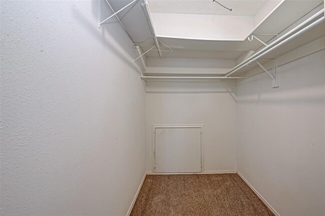 Building Photo - 6235 W Willow Bluff Rd
