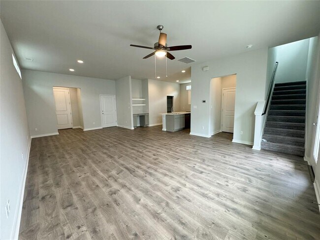 Primary Photo - 2200 Grenache Dr