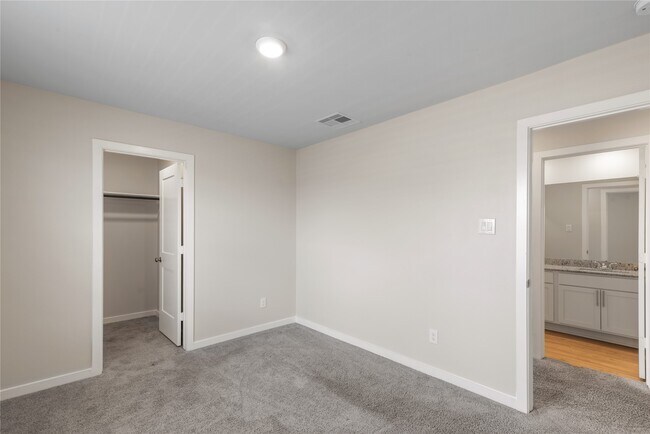Building Photo - 5811 Quest Valley Dr