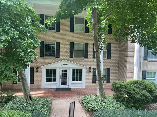 Building Photo - 7700 Tremayne Pl