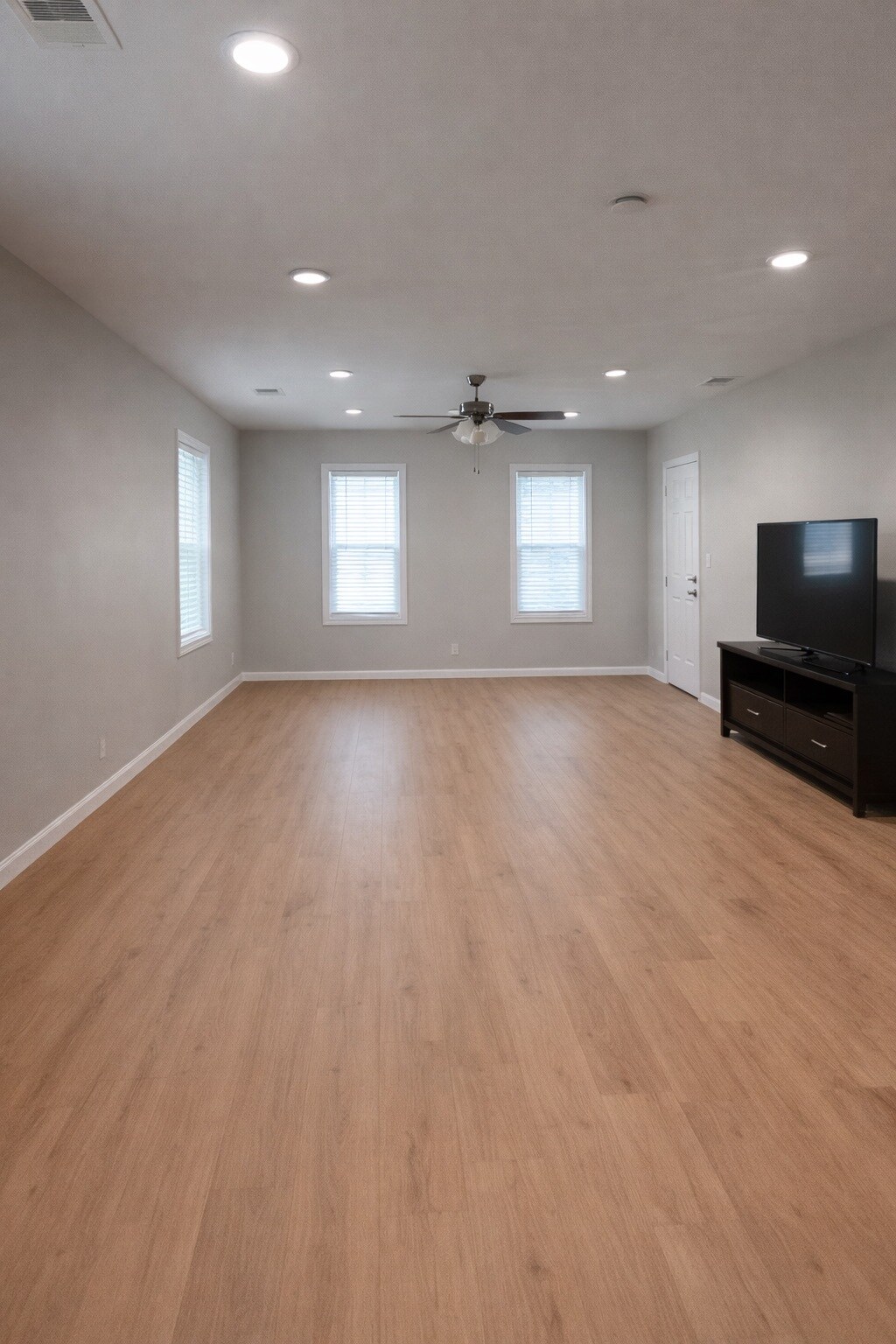 Building Photo - 117 Jennifer Ln SW