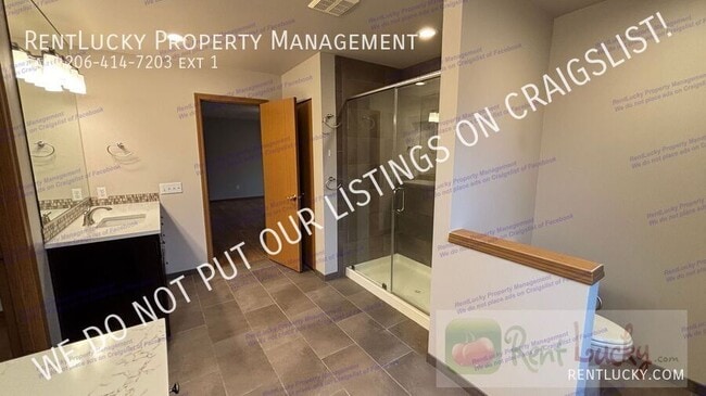 Building Photo - 9441 Country Hollow Dr E