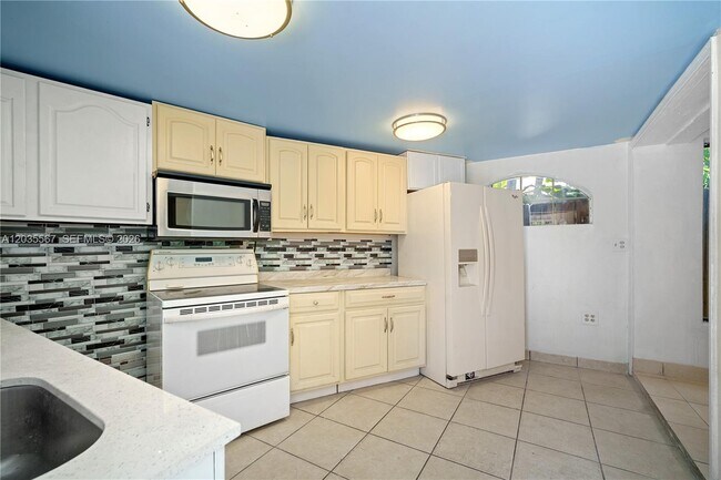 Building Photo - 2270 NE 135th Terrace