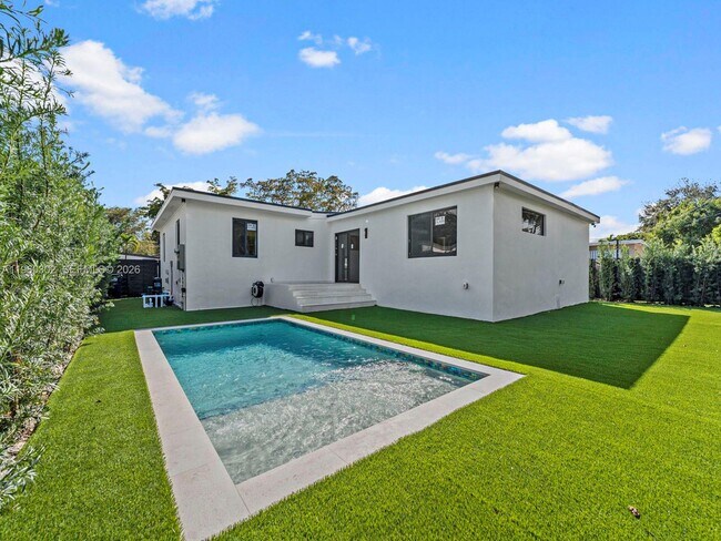 Building Photo - 5841 SW 13th St