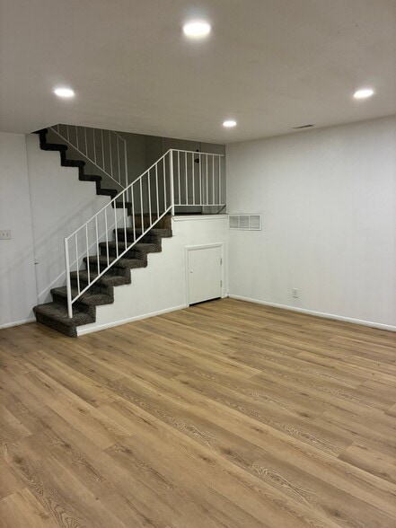 Building Photo - 1321 E 4200 S