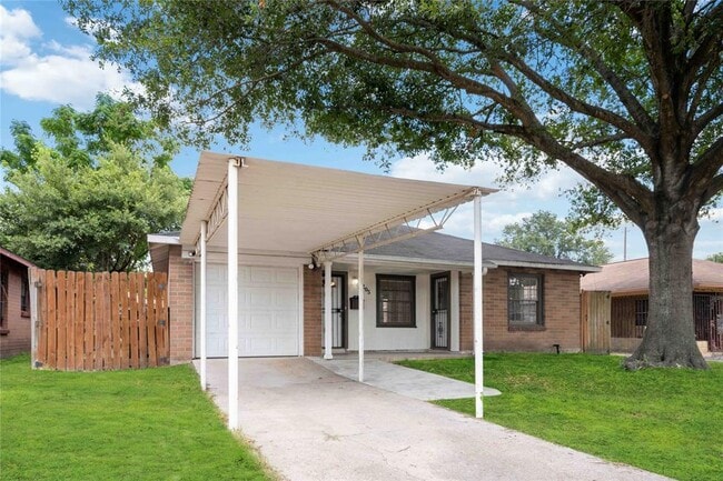 Building Photo - 205 Woodard St