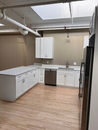 Building Photo - 158 Main St