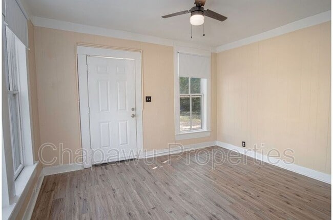 Building Photo - 111 S Olive St