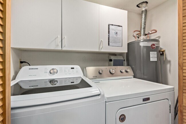 Building Photo - RESORT Style FULLY-FURNISHED Condo in Paradise Valley - 4 bedroom / 2.5 bath