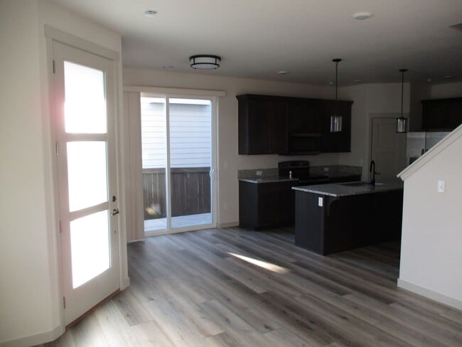 Building Photo - 1147 Smt Vis Dr
