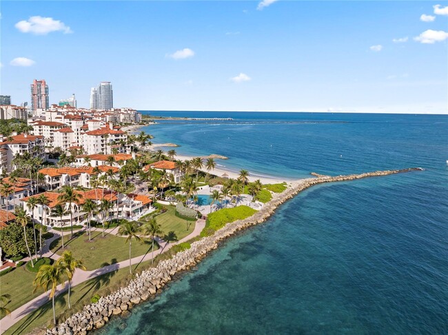 Building Photo - 19133 Fisher Island Dr