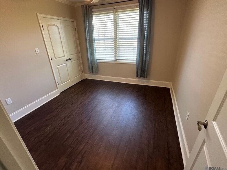 Building Photo - 9620 Island Rd