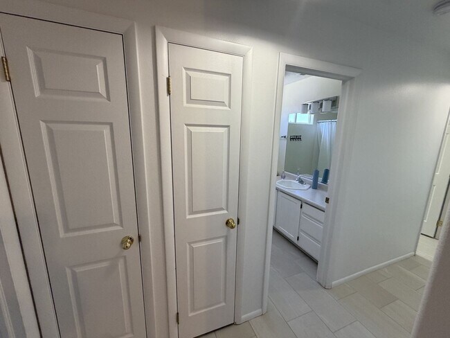 Building Photo - 204 N 2000 E