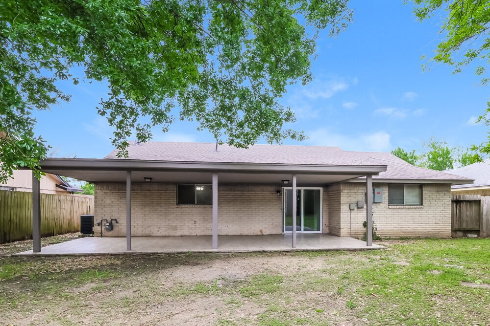 Building Photo - 2007 Deerhurst Ln