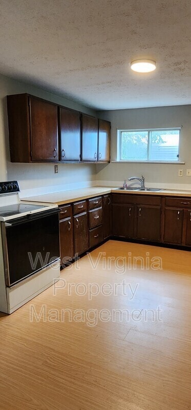 Building Photo - 112 Breezemont Ln
