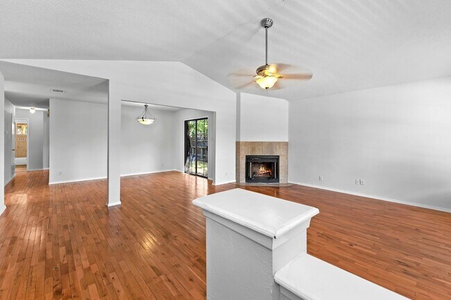 Building Photo - 607 Russet Valley Dr