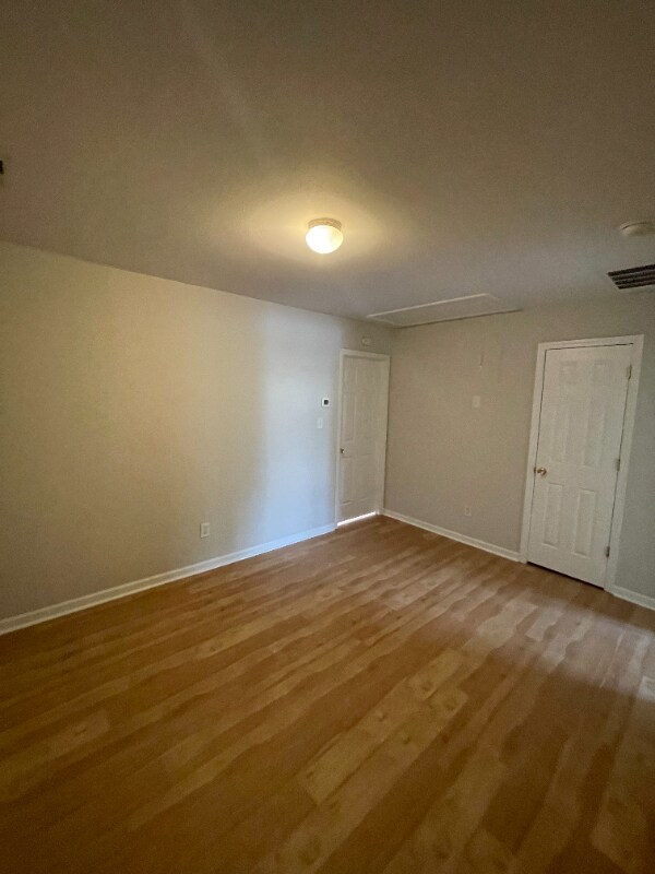 Building Photo - 2469 Redmayne Ln